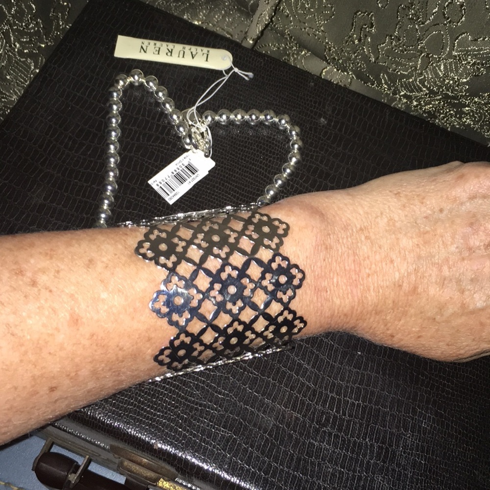 Silver wide cuff. Pretty. Can adjust to any size
